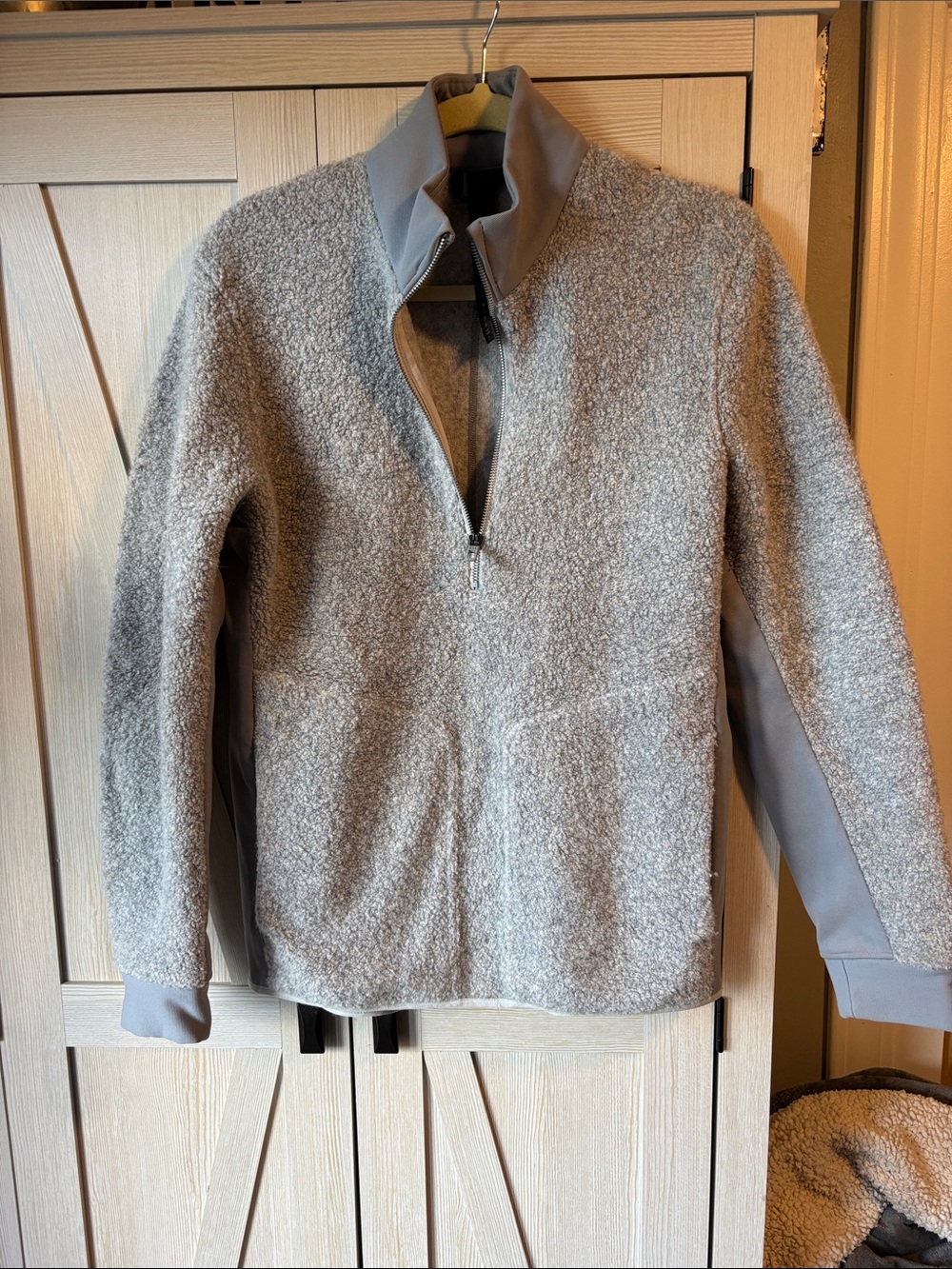lululemon athletica Men's Light Gray Quarter-Zip Fleece Pullover